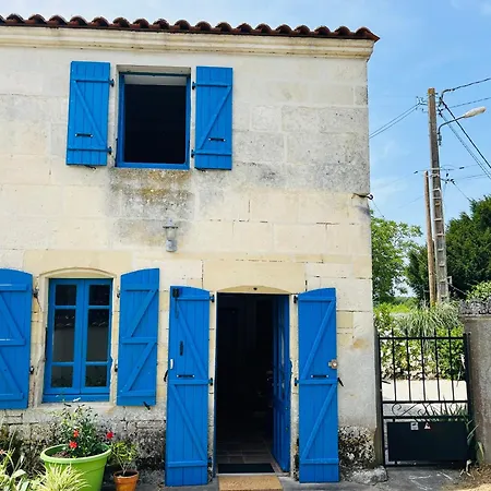 Holiday home The Little House Saint-Simon-de-Bordes